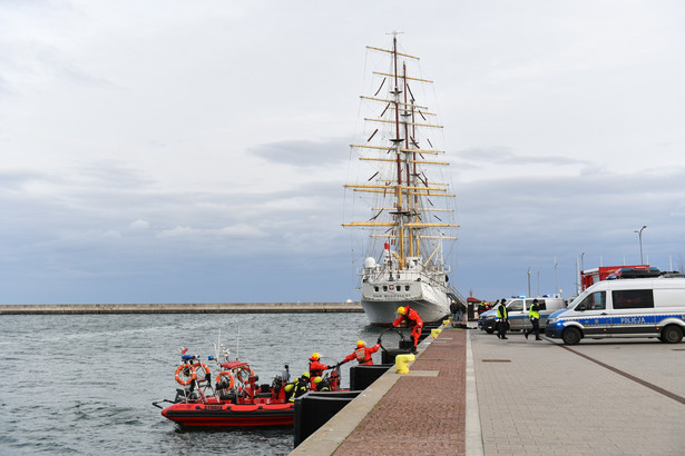 Służby lokalizują pojazd w basenie portowym w Gdyni