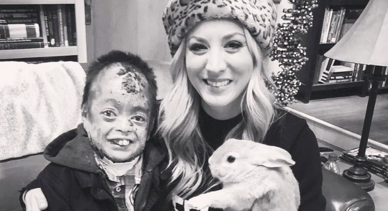 Kaley Cuoco Honors Friend With Skin Disease