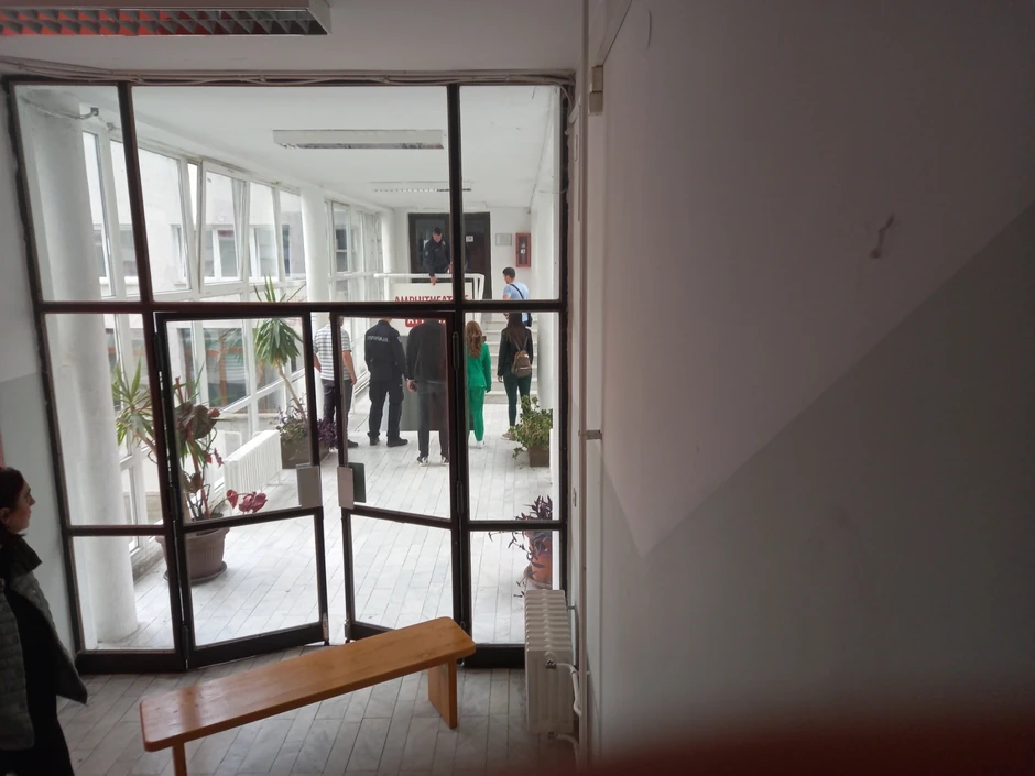 Devojka je pala sa visine 4 metara u zgradi fakulteta