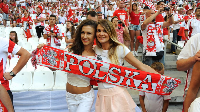Polska - Portugalia i piękne panie na trybunach