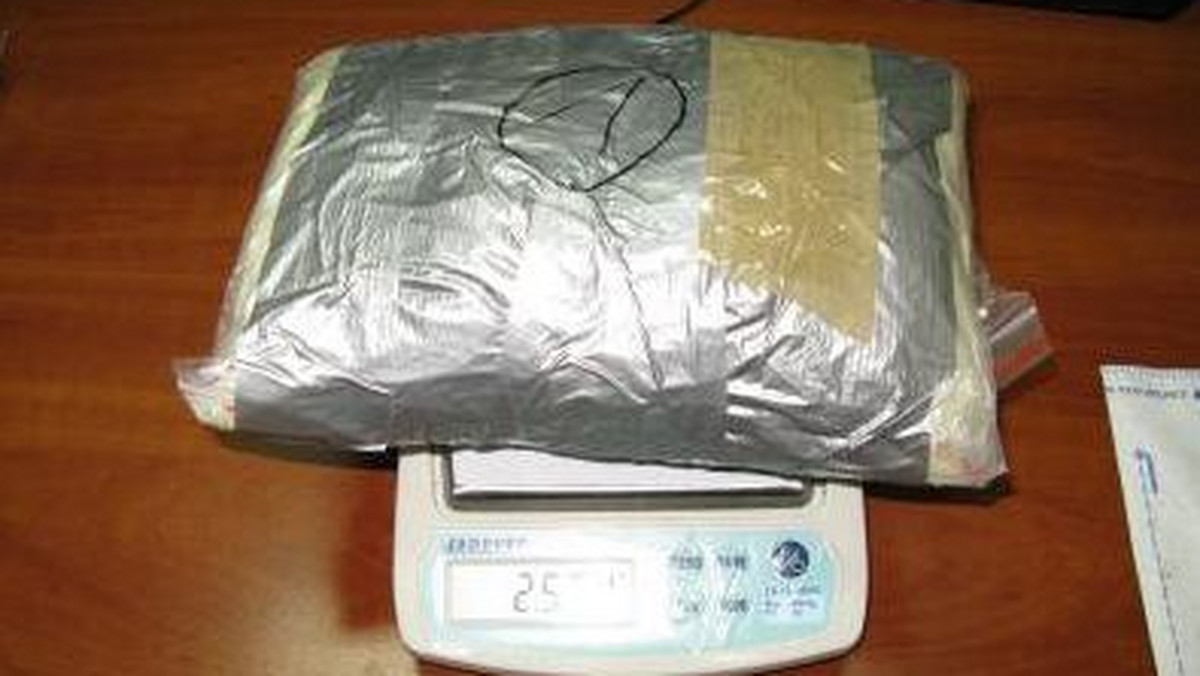 Krakowscy policjanci z CBŚ zarekwirowali ponad 10 kg amfetaminy, która miała trafić z Małopolski do Szczecina.
