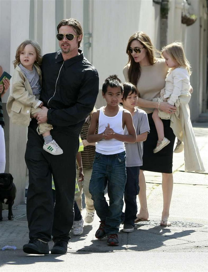 Pitt i Jolie uciekają przed dziećmi