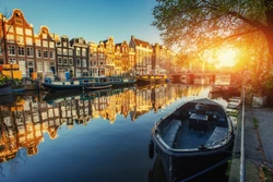 Amsterdam wprowadza ograniczenia w zakupie domów na wynajem