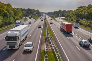 150 km/h na autostradzie? Dwa kraje chcą podnieść limity. W innych ma być wolniej [TABELA]