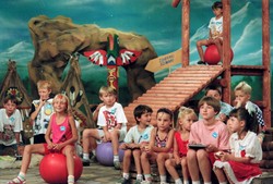 Kultowe programy z lat 90. dla dzieci i młodzieży. QUIZ. Dorastałeś wtedy? To będzie bułka z masłem