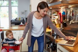 Nie tylko praca. Wiemy, co Polacy robią na home office