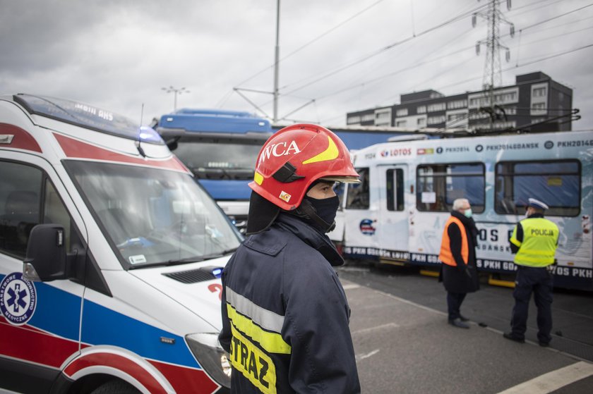 Zderzenie tramwaju z ciężarówką w Gdańsku. Ranna motornicza