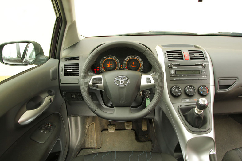 Toyota Auris 1.6 Terra: W poszukiwaniu nowych klientów