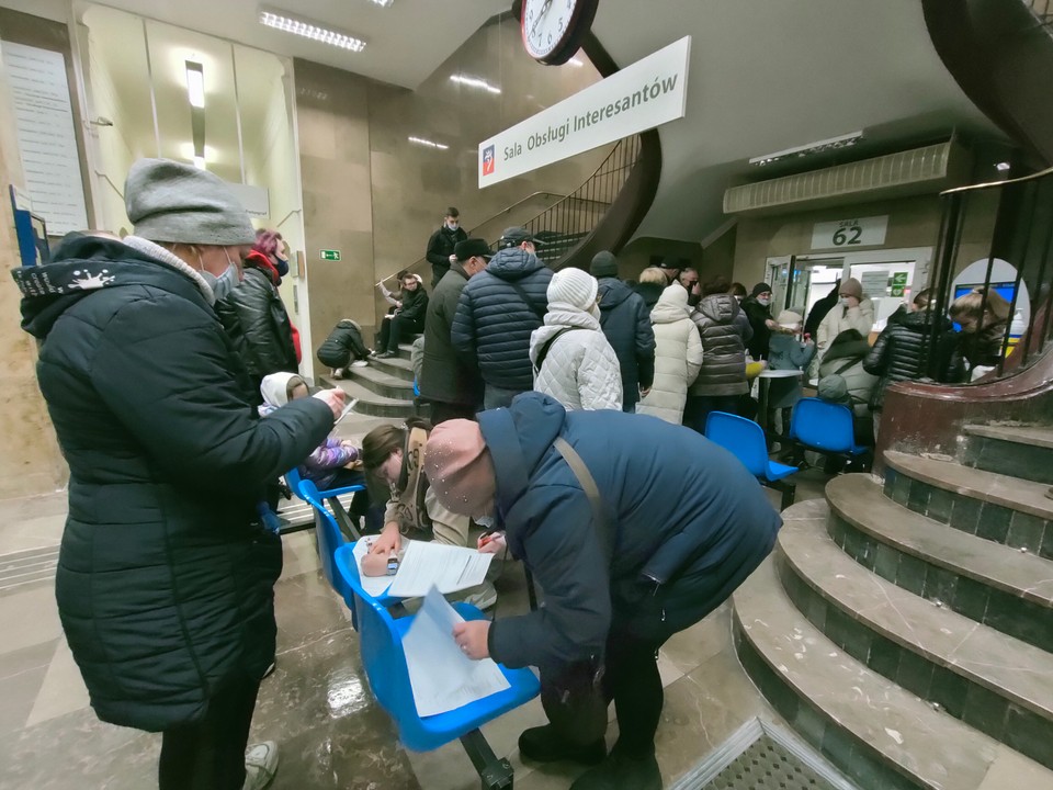 Ogromne kolejki obywateli Ukrainy. "Stoimy od trzeciej w nocy"