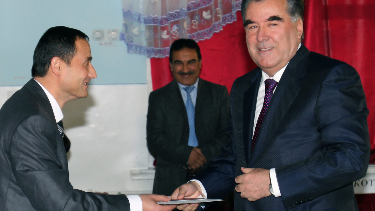 Prezydenckie wybory w Tadżykistanie, które ponad 80 procentami głosów wygrał obecny prezydent Emomali Rachmon, nie spełniały zasad demokratycznych; choć przeszły spokojnie, nie zapewniały rzeczywistej konkurencji i prawdziwego pluralizmu - uważa misja OBWE.