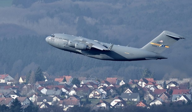 Američki avion poleće iz baze Ramštajn u Nemačkoj 9. marta