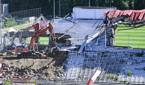 Srušen stadion, ilustracija