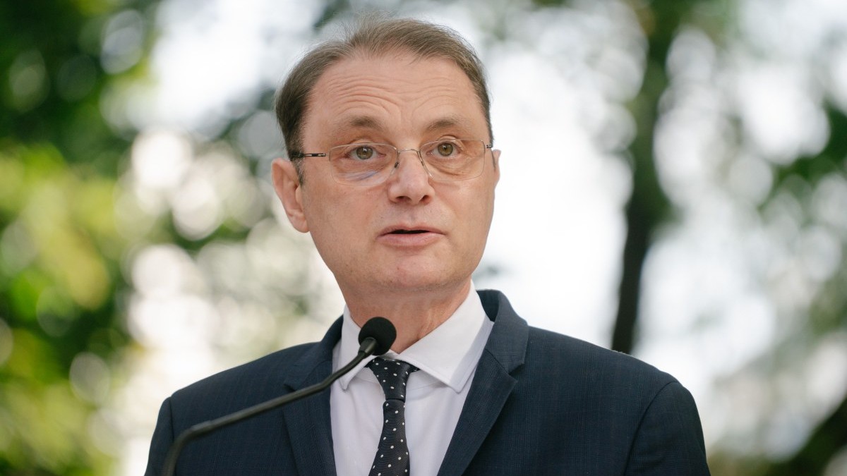 Luca Niculescu anunță cu trei zile înainte să depună lista miniștrilor în Parlament că nimeni nu i-a oferit garanții că Guvernul lui va trece Ce variante are