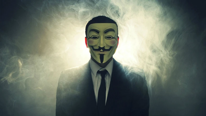 https://ocdn.eu/pulscms-transforms/1/mKSk9kpTURBXy8zYmJkMWQxNmZiOWM2ZmM2MTg1YTRlOWRiZjBjOGJhZC5qcGeTlQMAAM0DIM0BwpMFzQMUzQG8kwmmMzkxNjIwBoGhMAU/anonymous-prosi-o-pomoc-w-walce-z-isis.webp