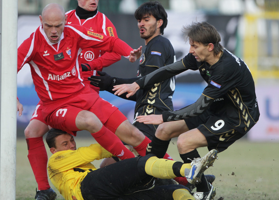 PIŁKARSKA EKSTRAKLASA POLONIA WARSZAWA KONTRA GÓRNIK ZABRZE