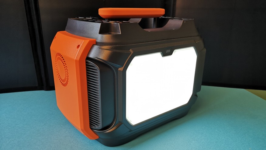 The large area lamp of the Flashfish A501.