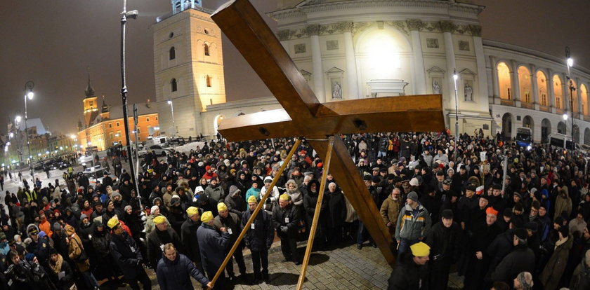 Krzyż na ulicach Warszawy