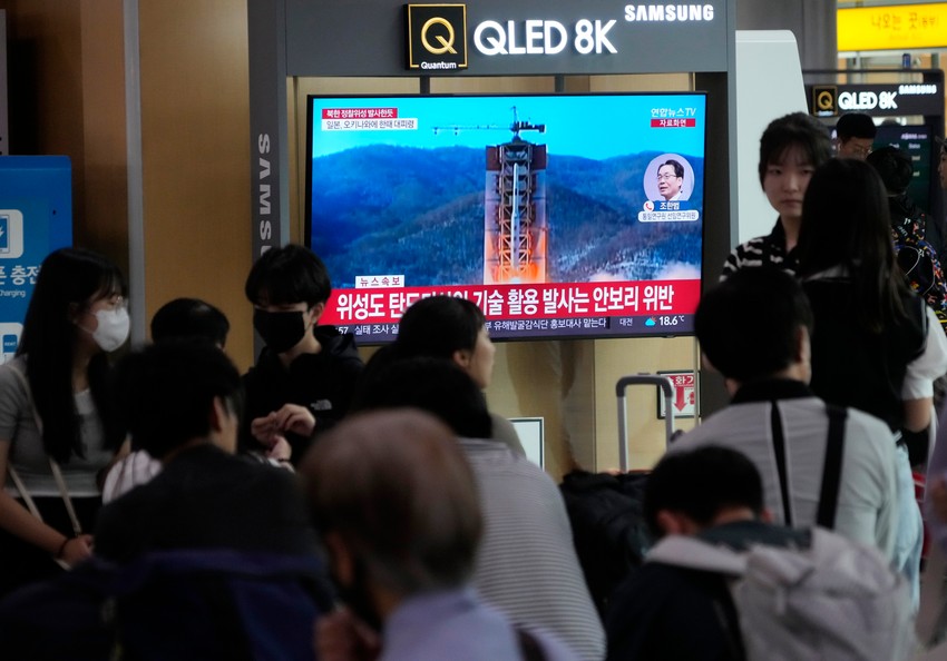 Prenos lansiranja prvog špijunskog satelita Severne Koreje u Seulu 31. maja