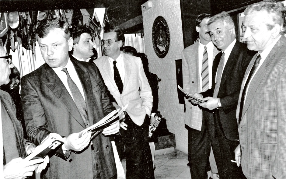 Proslava evropske titule 1991. godine u "Čuburskoj lipi": Pored Ivkovića, tu su Dragutin Čermak, Dražen Dalipagić i Dragoslav  Ražnatović