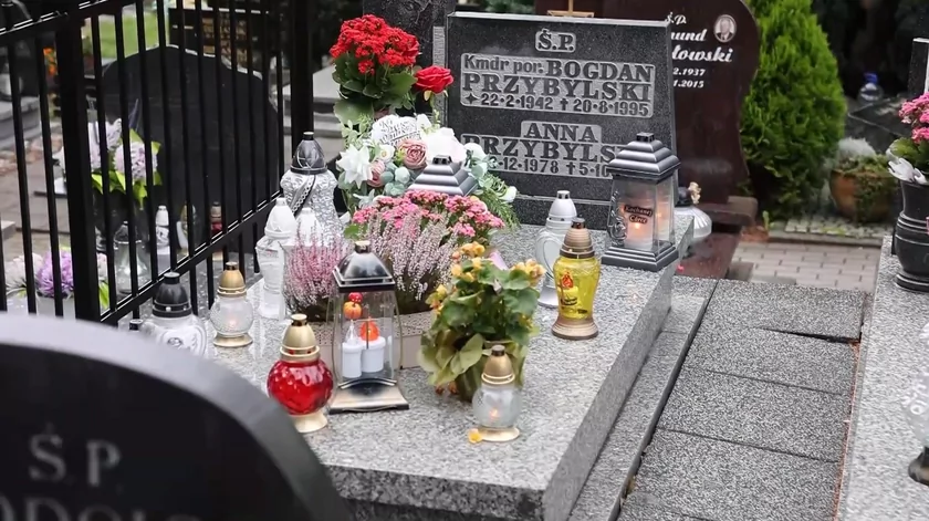 Mama Anny Przybylskiej ujawniła, co znajduje na jej grobie. Jest za to  wdzięczna