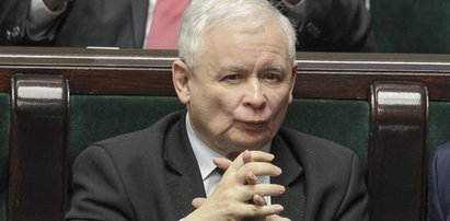 Najnowszy sondaż boli do łez! Tak źle jeszcze nie było. PiS przegrywa. I to z kim...