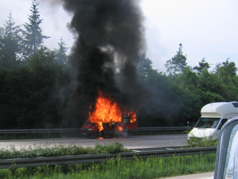 Wojtek R - ludzie zd±żyli opu¶cić auto