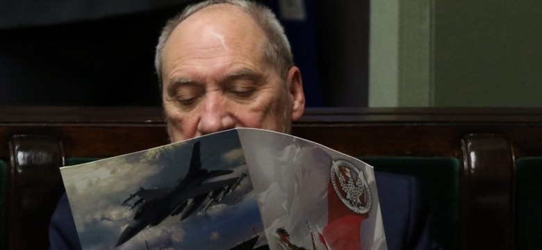 PO: Macierewicz broniąc Misiewicza, straszy wolne media. To skandal i paranoja