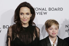 Novo prezime, NOVI IZGLED: Ćerka Anđeline Džoli i Breda Pita više nije "DEČAK DŽON", izrasla je u NESTVARNU LEPOTICU, a evo šta se krije iza NEOČEKIVANE TRANSFORMACIJE