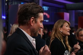 Bredli Kuper (50) promenio lični opis, NOVO LICE zaprepastilo svet: Holivudski srcelomac pretvara se u VOŠTANU FIGURU, podmlađivanje preraslo u KATASTROFU