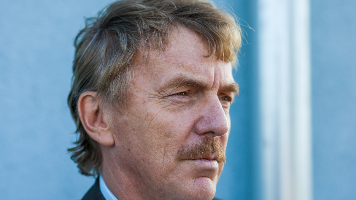 Zbigniew Boniek przeprosił Krzysztofa Ignaczaka i innych siatkarzy za słowa Macieja Rybusa, który po meczu z Niemcami stwierdził w rozmowie z "Przeglądem Sportowym", że "piłkarze poniekąd zepchnęli siatkarzy z piedestału". "Igła" zareagował na to w swoim felietonie w "Przeglądzie Sportowym", a potem głos w sprawie zabrał prezes PZPN.