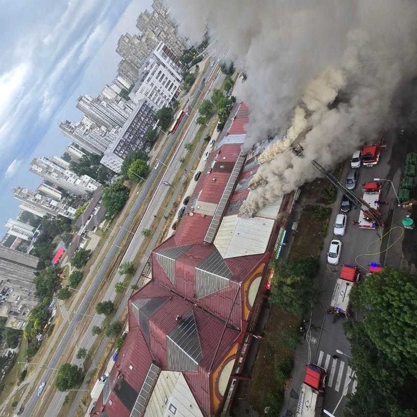 Ogroman požar u tržnom centru na Novom Beogradu