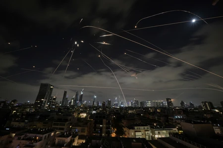Iran i Izrael, peti dan žestokog sukoba: Amerika spremna da napadne Iran -  Blic