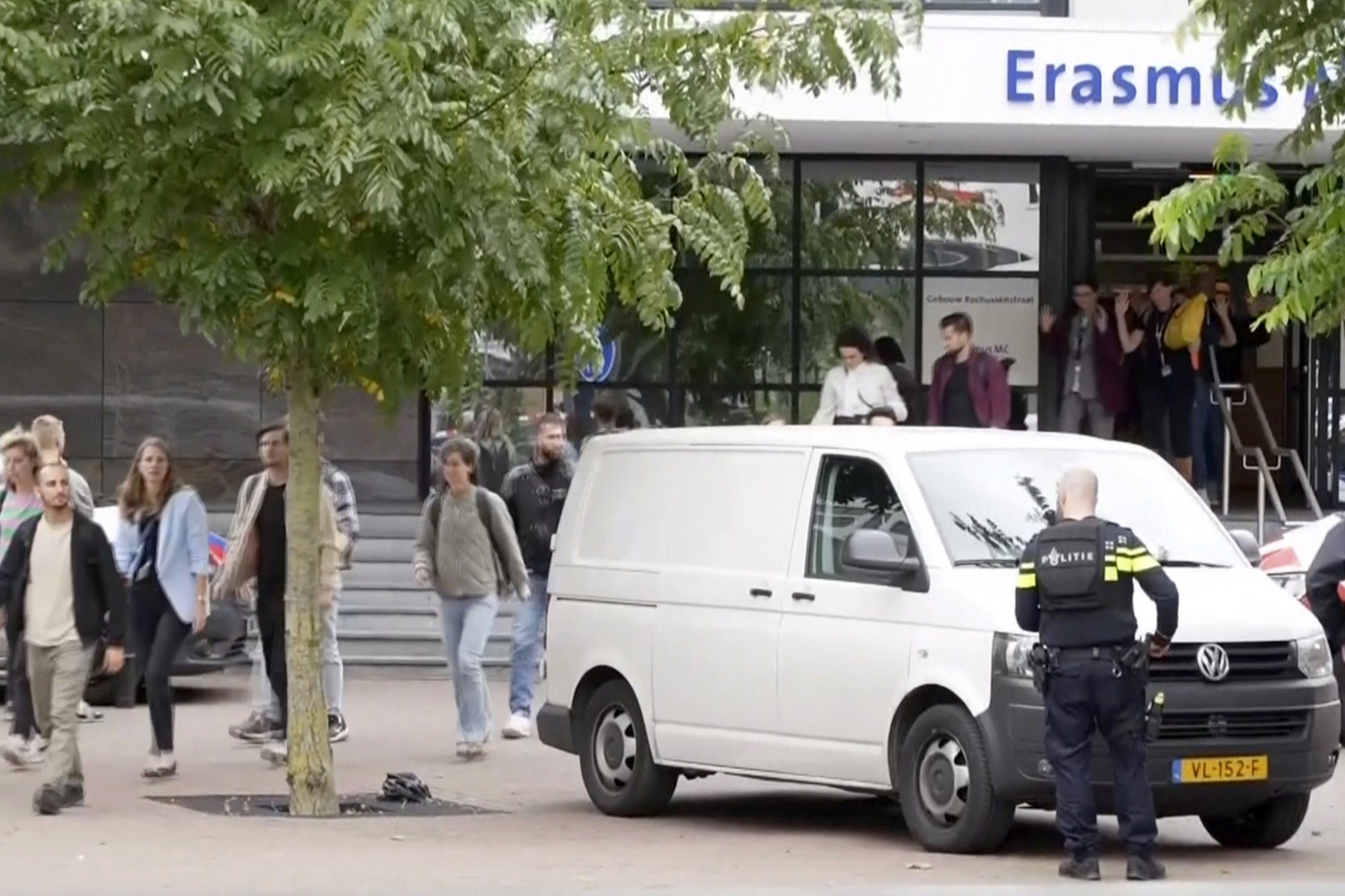 Streľby v Rotterdame si vyžiadali už 3 obete.