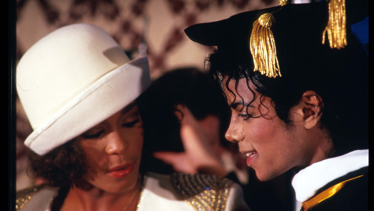 Whitney Houston chciała poślubić Michaela Jacksona i była w nim szaleńczo zakochana.