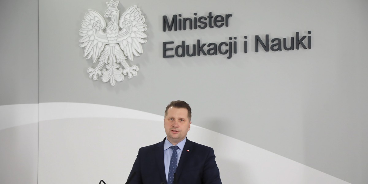 Tuż przed weekendem Ministerstwo Edukacji i Nauki opublikowało wytyczne sanitarne, których szkoły muszą przestrzegać w razie powrotu uczniów.