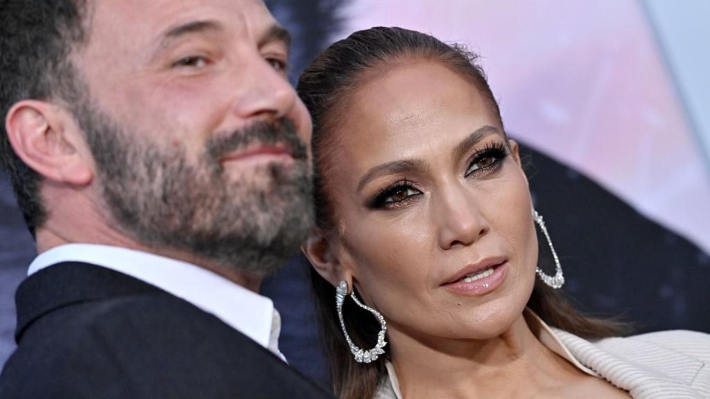 Jennifer Lopez és Ben Affleck vörös szőnyeges csókja mindent visz