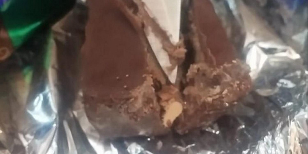Obrzydliwa "niespodzianka" w czekoladowych cukierkach kupionych w  dyskoncie