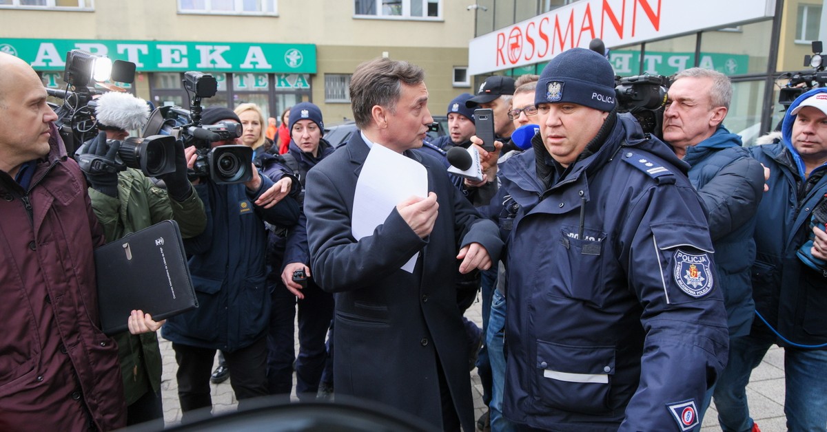 Policja zatrzymała Zbigniewa Ziobrę. Miał być przymusowo doprowadzony na komisję śledczą