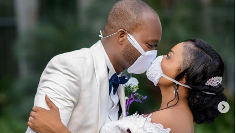 A touching photo shows how two newlyweds shared their first kiss through face masks.