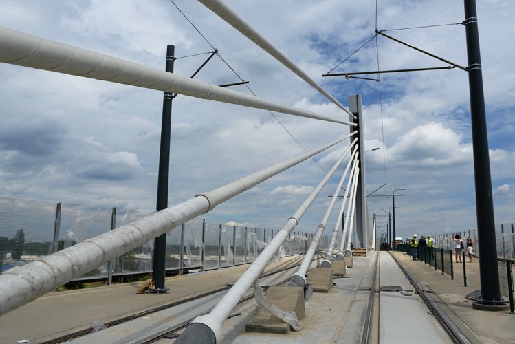 Według harmonogramu inwestycji, po nowej trasie między ulicami Lipską i Wielicką tramwaje pojadą  31 sierpnia. <br><br> (ukit) PAP/Stanisław Rozpędzik