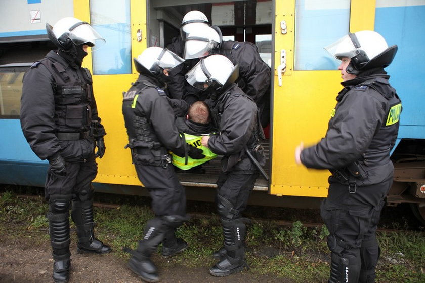 Policjanci ćwiczyli na poznańskim dworcu