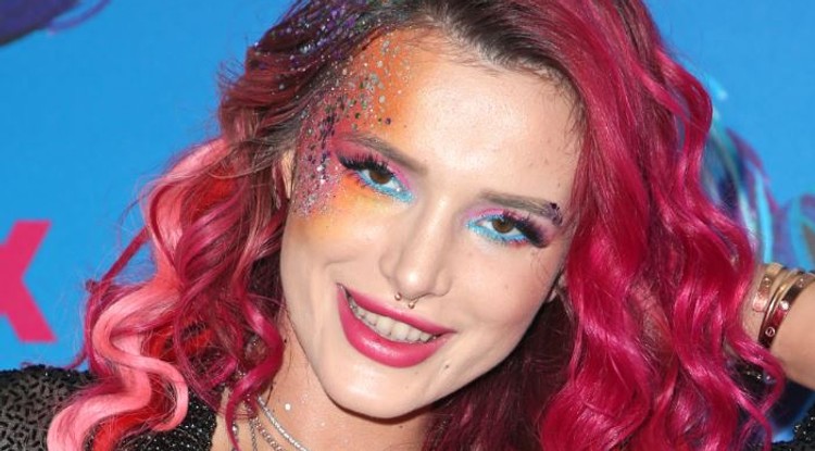 Megint sikerült idiótán viselkednie - Ezért dobták ki Bella Thorne-t egy hotelből