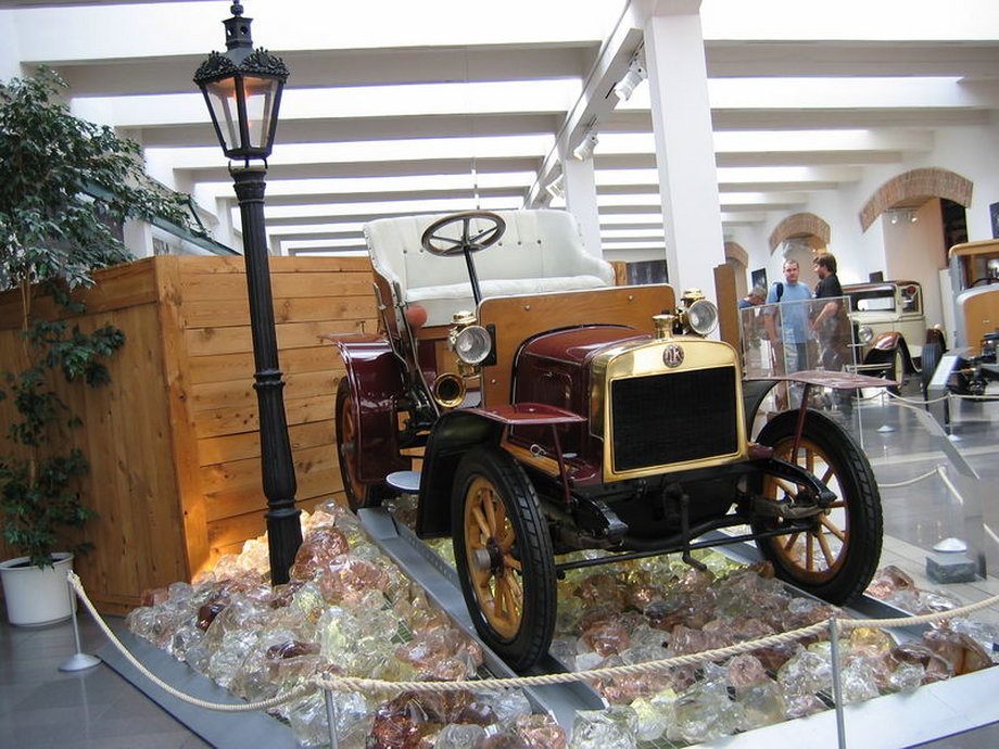 Skoda, czyli Laurin&amp;Klement A z 1905 rokuTo pierwszy samochód Skody, wówczas noszącej jeszcze nazwiska właścicieli Laurin&amp;Clement. Firma szybko stała się największym producentem aut w Austro-Węgrzech
