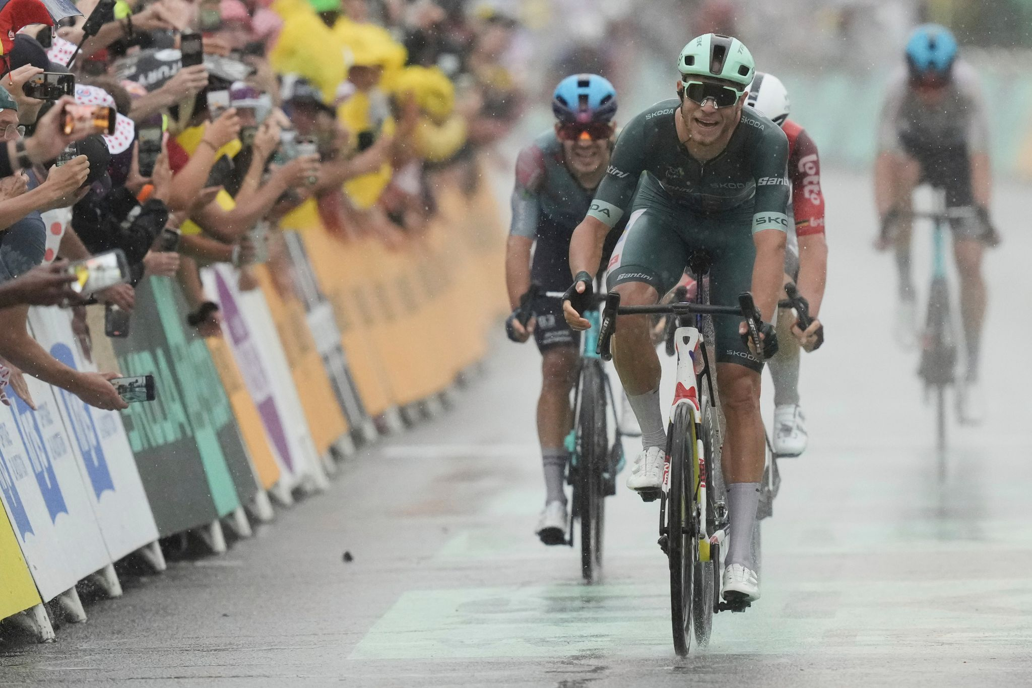 Milan siegt bei Tour-Etappe - Deutsche Sprinter enttäuschen