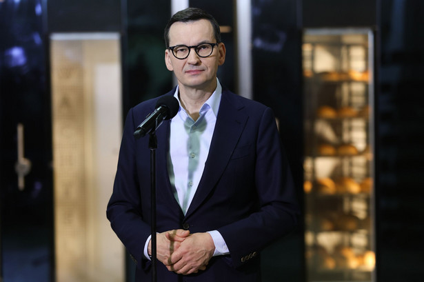 Premier Mateusz Morawiecki podczas wizyty w piekarni "Żytnia" w Dąbrówce