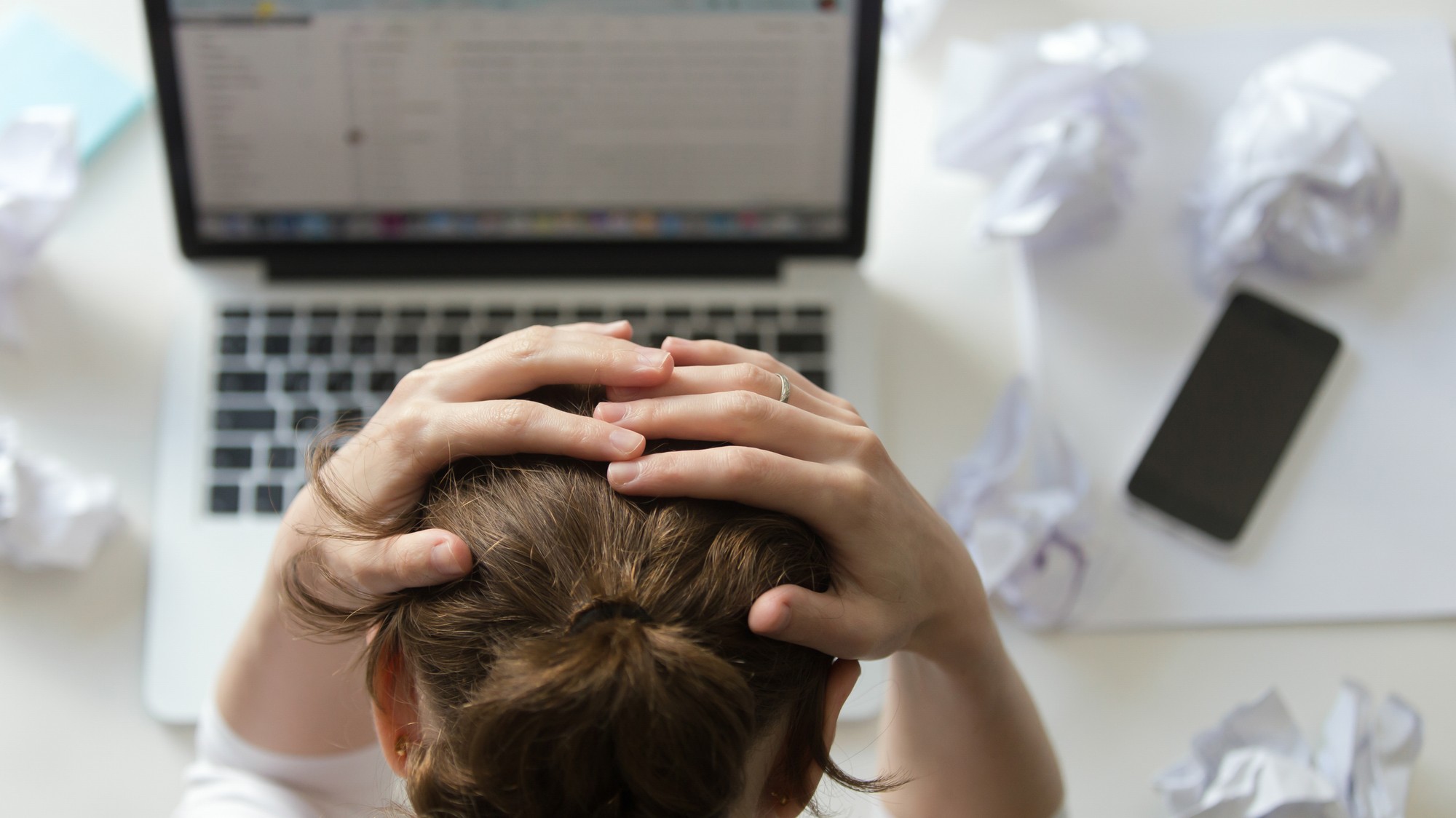 Neustály stres, nadbytok podnetov a tlak na multitasking vedú k problémom s koncentráciou, pamäťou či motiváciou.