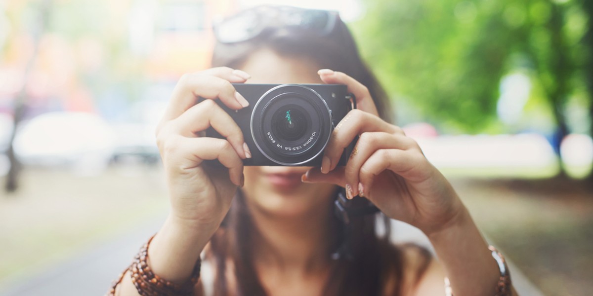 Właściciel Sklepu Kupuje Aparaty Fotograficzne Płacąc Producentowi 120 Zł Aparaty fotograficzne do 500 zł - Podróże