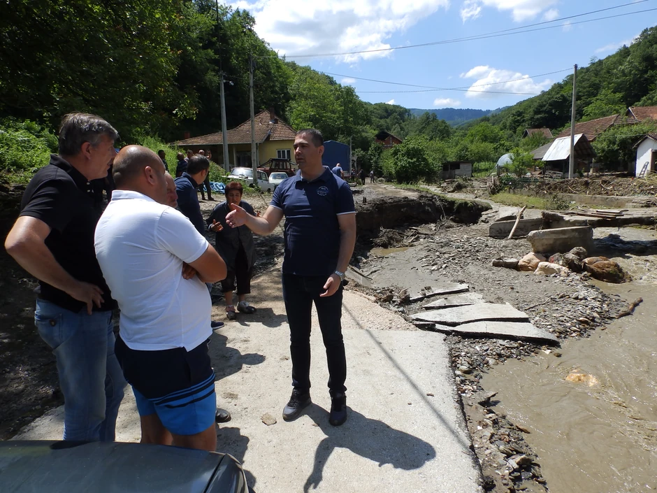 Predsednik opštine Vrnjačka Banja bio sve vreme sa meštanima - Foto N. Božović