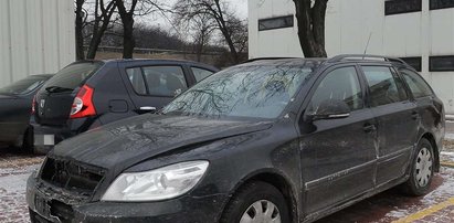 Służbowe auto fryzjera Muchy rozbite! CO SIĘ STAŁO?