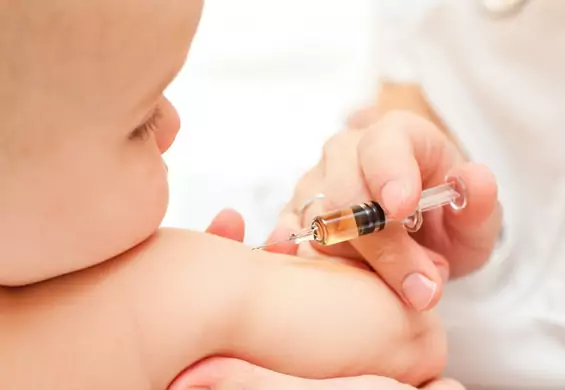 Ustawa antyszczepionkowców już w Sejmie. Uzasadnienie pełne manipulacji i półprawd